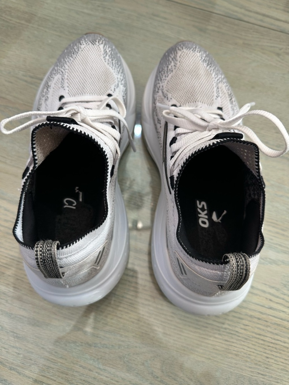 Brooks White and Black Women's Running Sneakers.  Glycerin - Picture 6 of 8